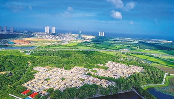 文昌昌洒镇白土村不远处就是月亮湾起步区和文昌航天发射基地，亦村亦景好风光。图源：阮琛/摄