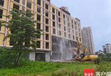 文昌涉恶团伙头目张友7层高楼被依法强拆_文昌网