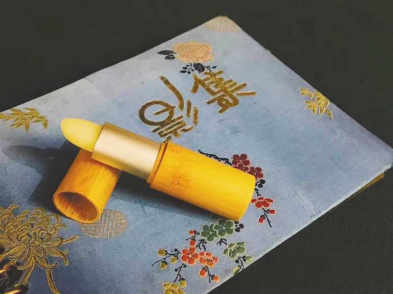椰子油制作的唇膏